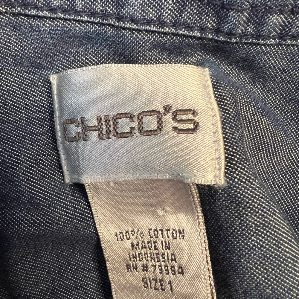 Chico's Blue Chambray Button Down Long Sleeve Top Size Medium (1- Chico’s) EUC - Picture 4 of 5